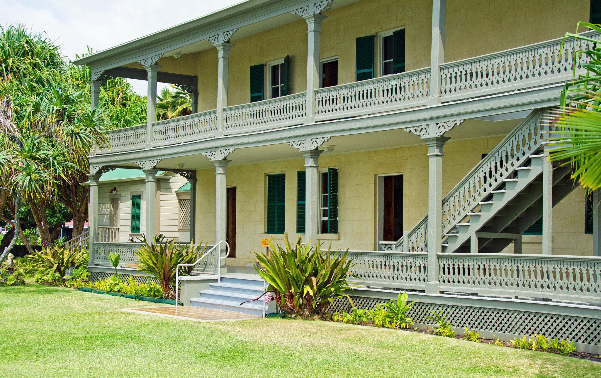 Hulihe'e Palace in Kona Kilauea. Thsi is a view of the back of the palace which has an ocean view. One of three palacesin the United States.
185086175
Travel, Tourism, Photography, No People, Royalty, Hawaiian Culture, Kilauea, Outdoors, Horizonta...