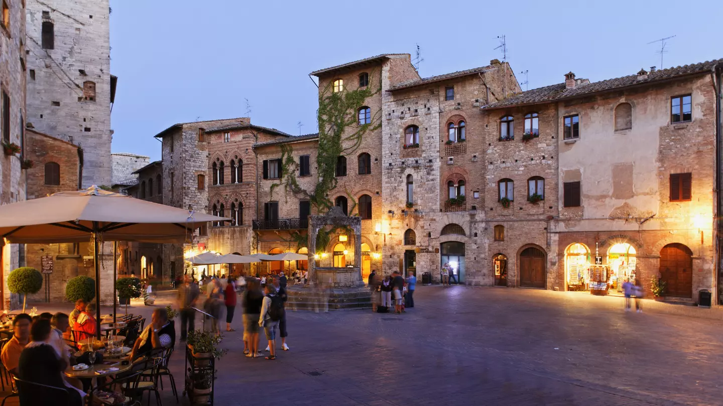 Piazza della Cisterna, San Gimignano