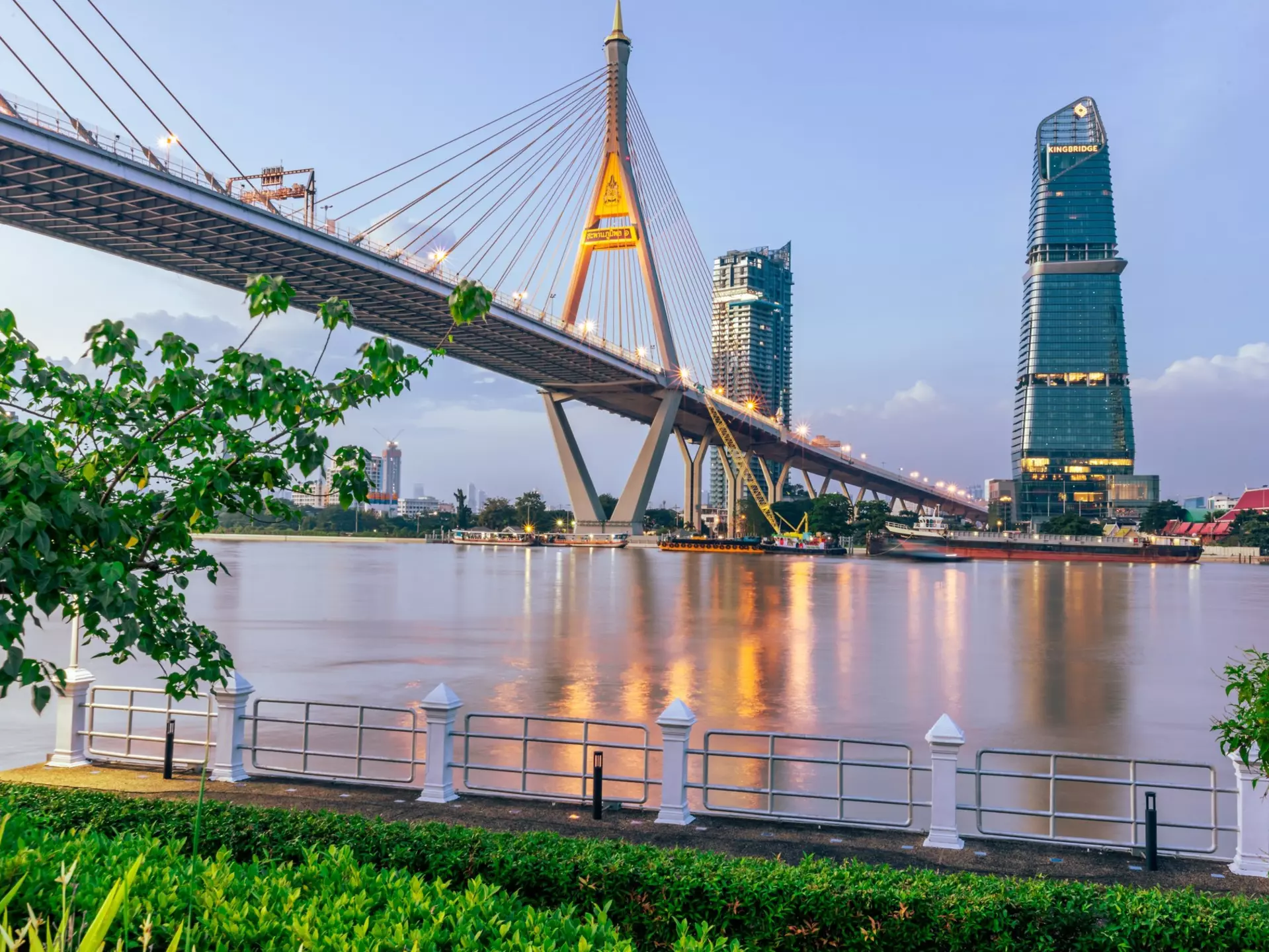 The Chao Phraya River separates urban Bangkok from Bang Krachao. Bangprikphoto/Shutterstock