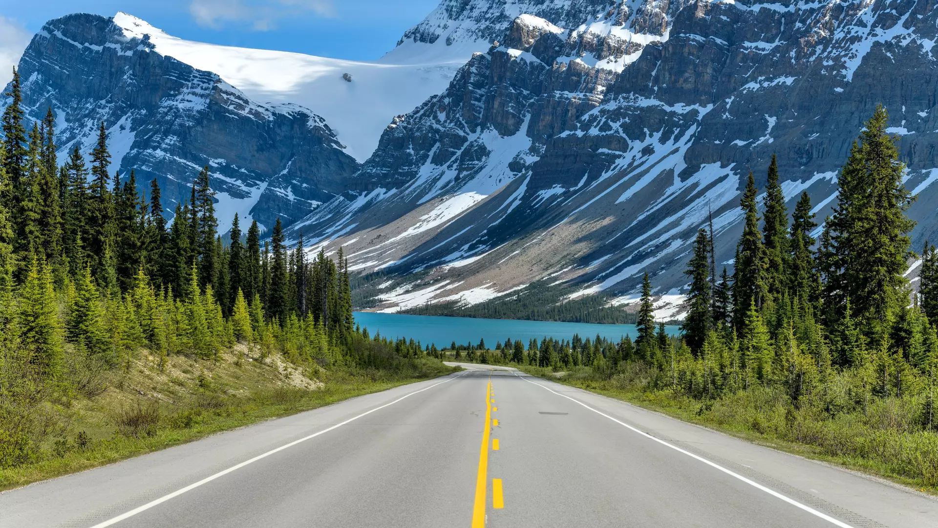 Icefields Parkway at Bow Lake