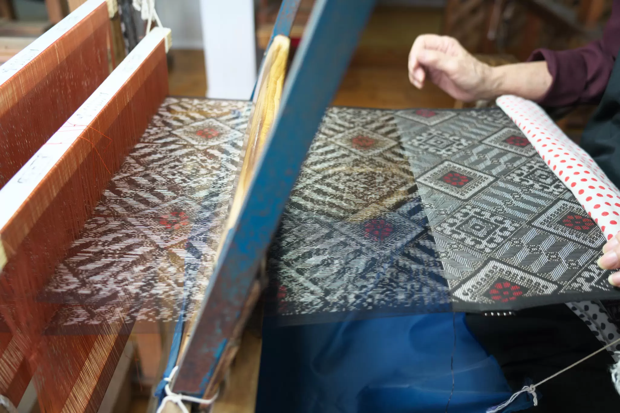 Weaving Oshima Tsumugi made of silk thread. Traditional pongee in Amami Oshima. , License Type: media, Download Time: 2026-02-04T18:49:28.000Z, User: fabricencoredesign31, Editorial: false, purchase_order: 56530 - Guidebooks, job: Global Publishing-WIP, client: Okinawa & the Southwest Islands 1, other: Fabrice Robin