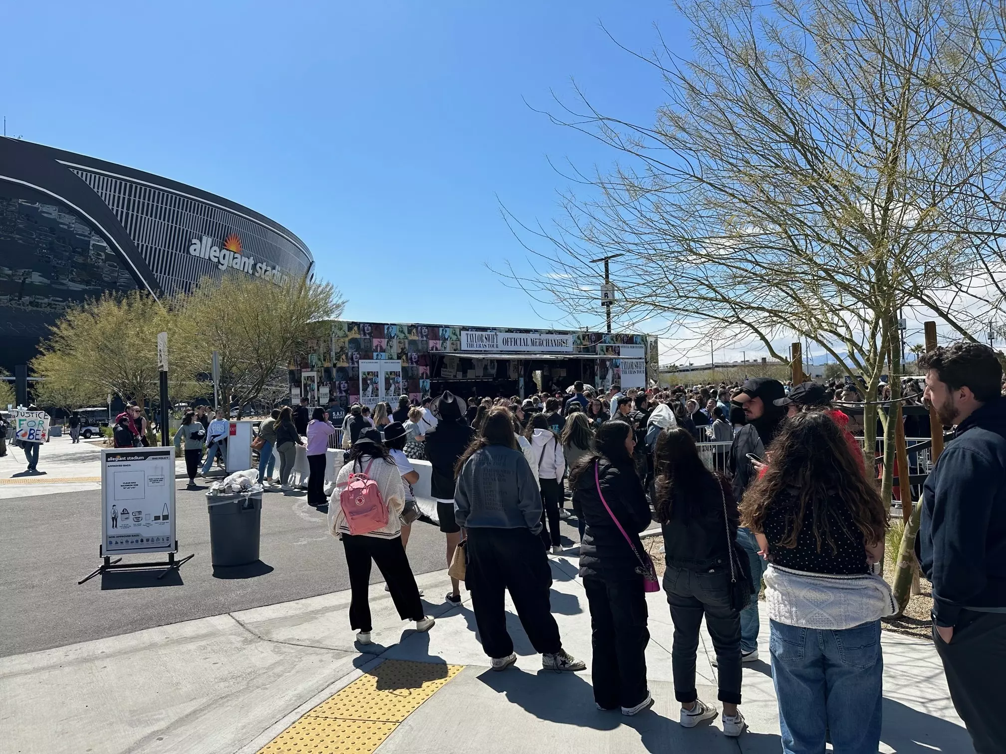 Line for Taylor merchandise four hours before the start of the concert at Allegiant Stadium, Las Vegas. © Melissa Yeager/Lonely Planet