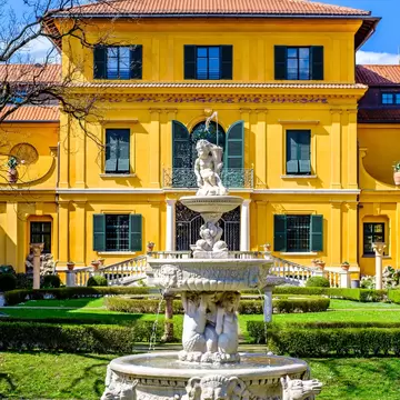 The famous Lenbachhaus Museum in Munich, Germany features a lovely courtyard fountain.