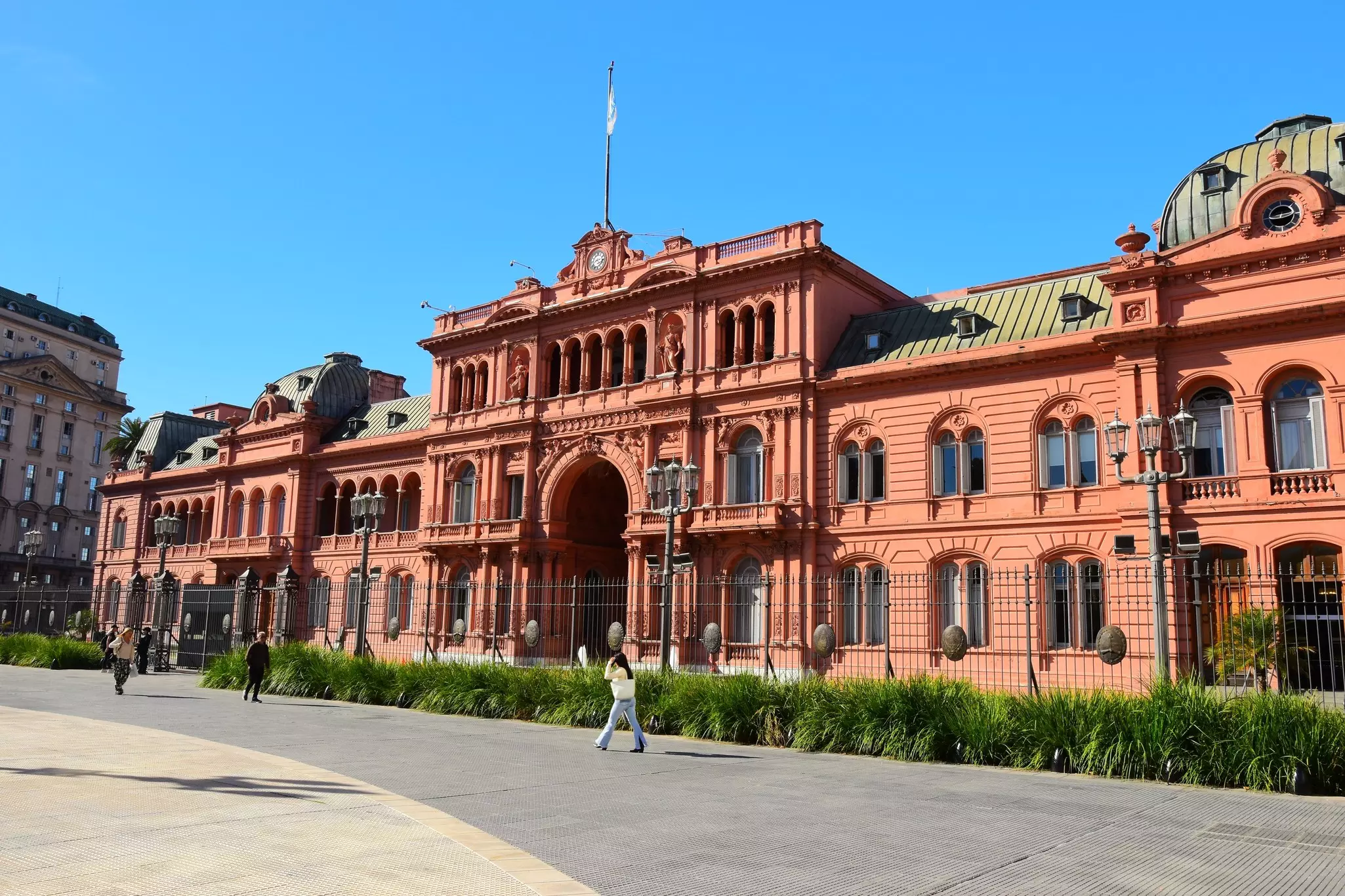 The magnificent Casa Rosada was allegedly painted pink to blend the colors of both political parties at the time. dotmiller1986/Shutterstock