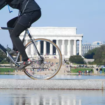 Save a few dollars on your visit to Washington, DC, with our top tips for budget travelers © uschools / Getty Images