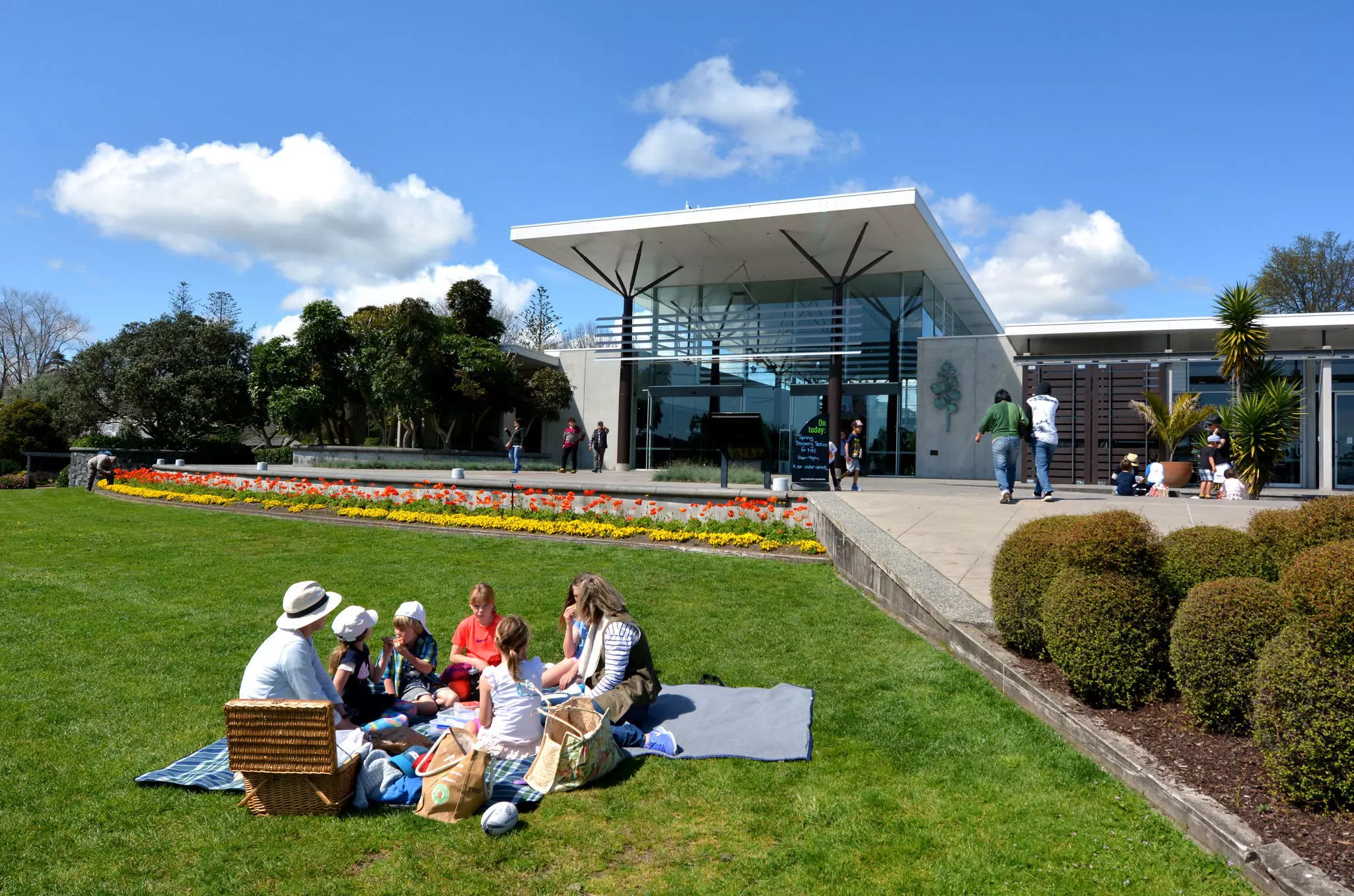 Visitors having a picnic at Auckland Botanic Gardens.