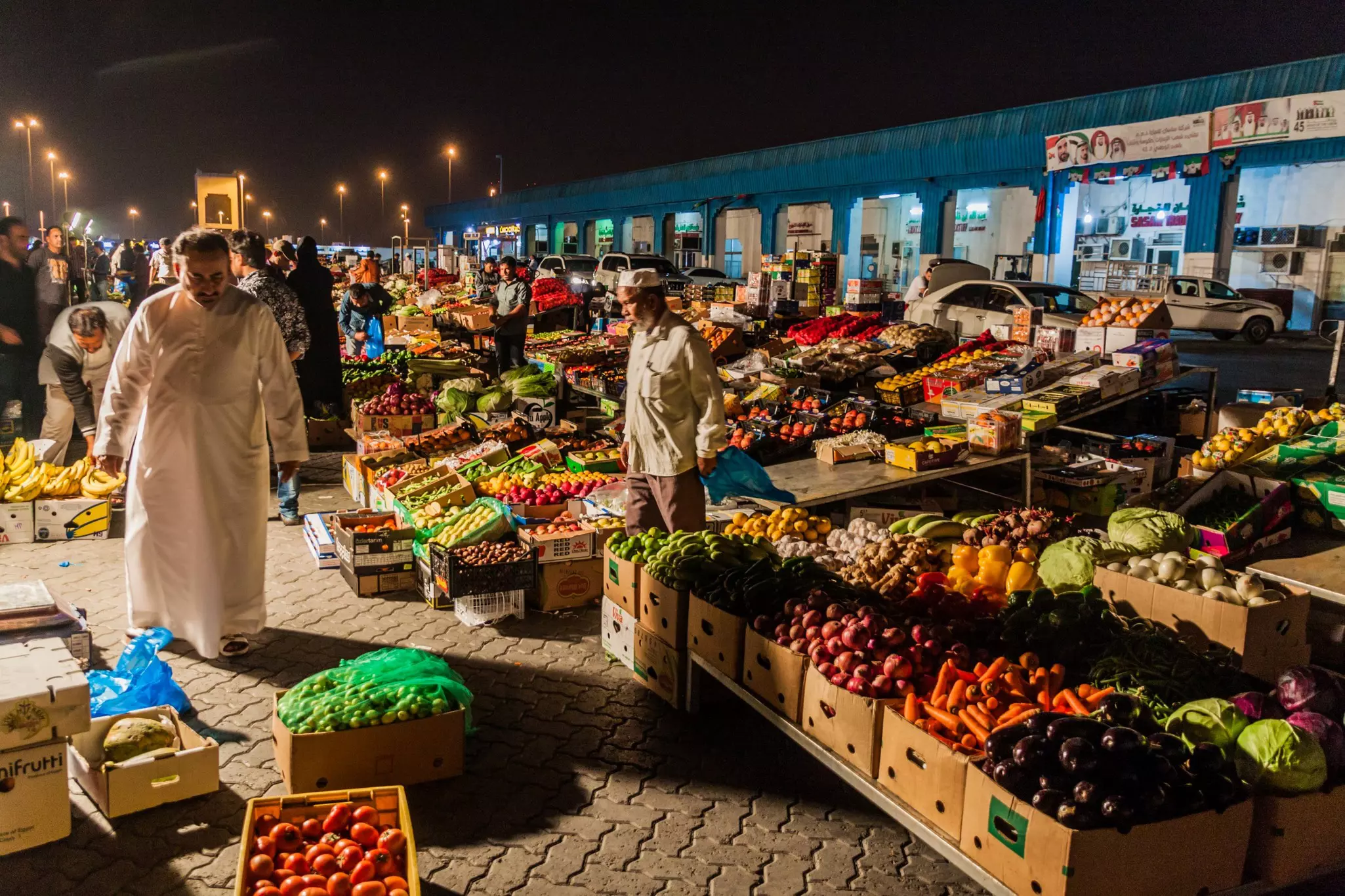 The vendors in the neighborhoods of Al Danah and Al Zahiyah have helped shape the character of modern-day Abu Dhabi © Matyas Rehak / Shutterstock
