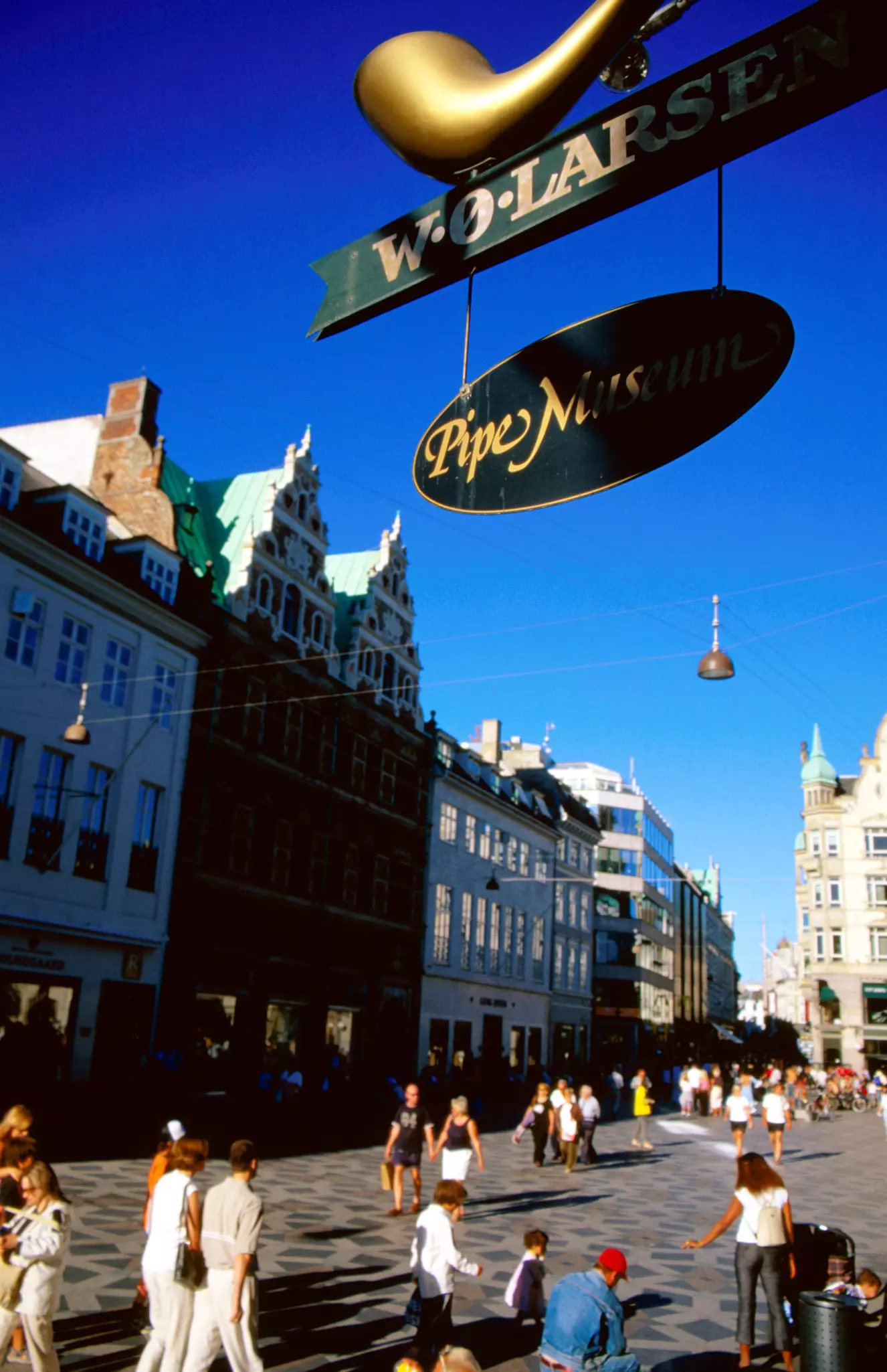 The W in Beverly Hills will soon offer zodiac-based guides to Los Angeles © W Hotel