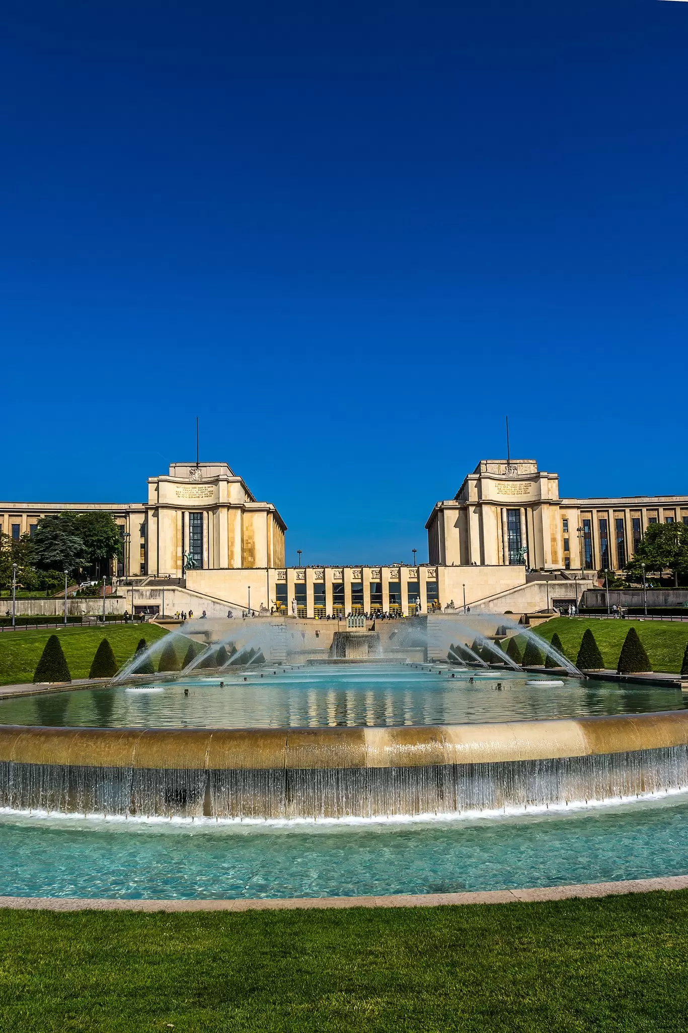 Fountains at Tracadero gardens. Trocadero is area of Paris on banks of Seine not far from famous Eiffel Tower. On a hilltop in 1937 built a new palace - Palais de Chaillot. Paris, France.  License Type: media  Download Time: 2023-12-02T13:14:43.000Z  User: claramonitto  Is Editorial: No  purchase_order:   