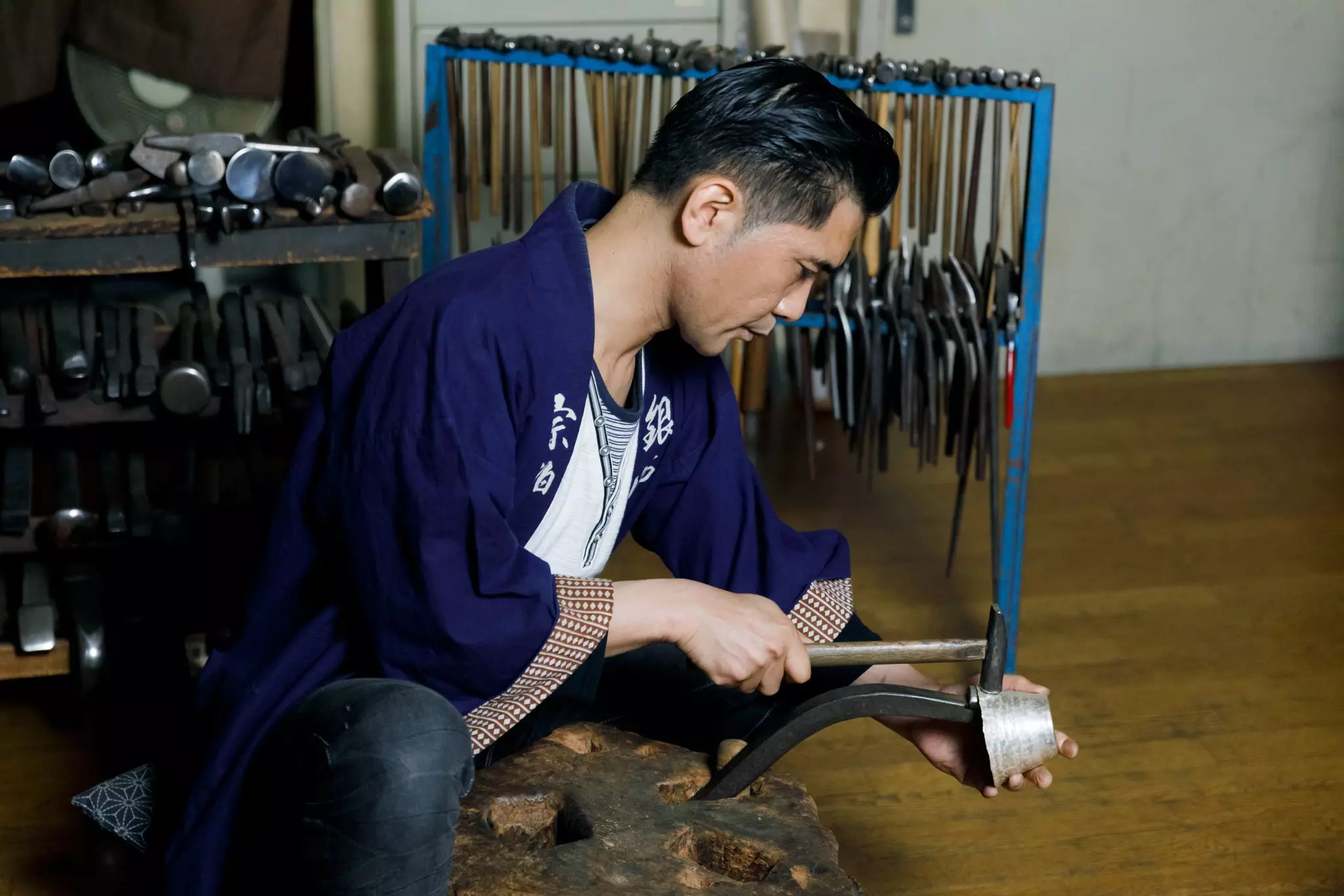 Twelfth-generation silversmith Yoshitsugu Kamikawa. Courtesy of Wabunka