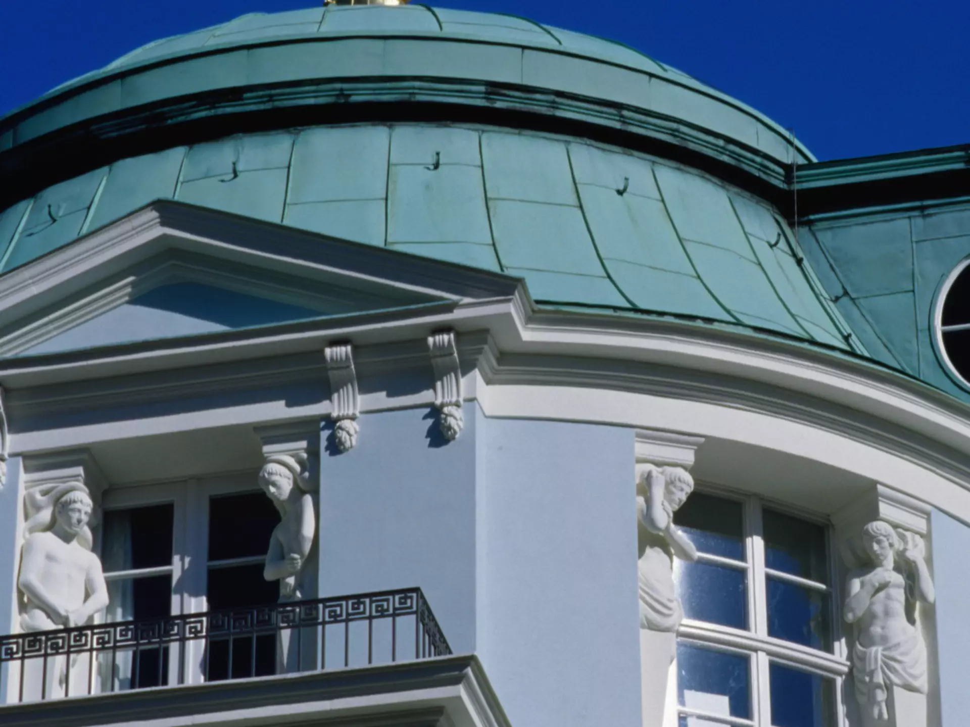 Detail of Rococco Belvedere building in Schlossgarten Charlottenburg garden.
19815-14
Berlin, Europe, Germany, Greater Berlin, architectural style, architecture, art, balcony, building, culture, detail, exterior, gold, historic, rococo, sculpture, statue
