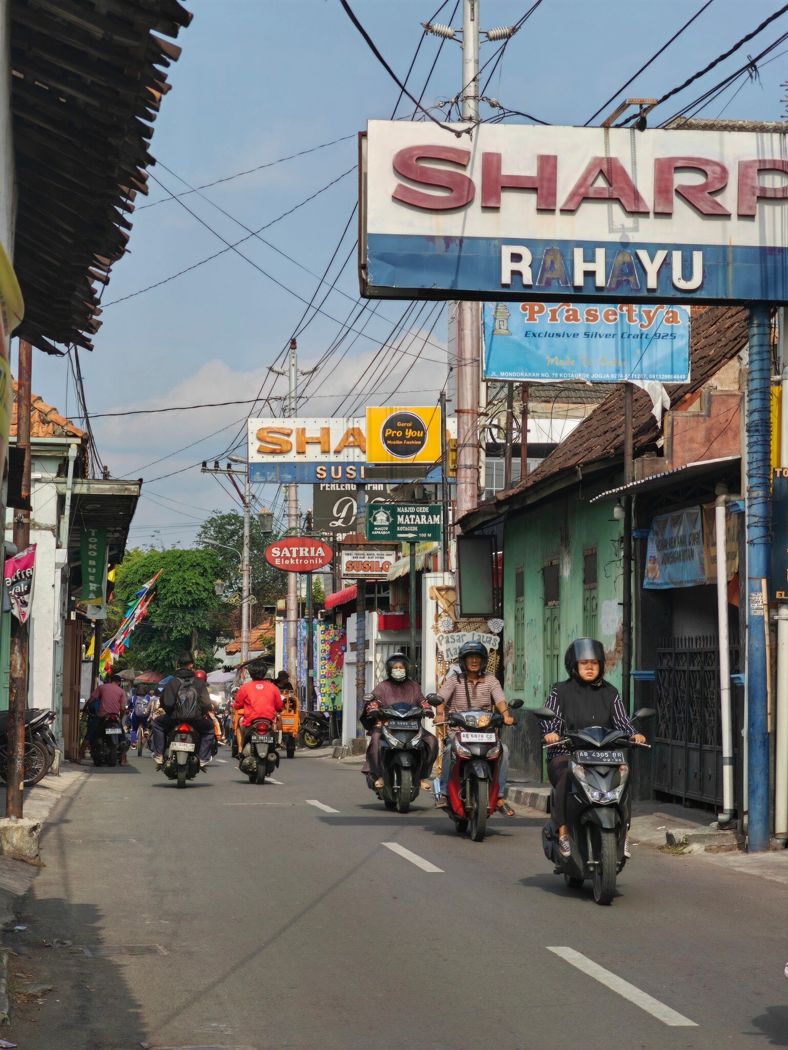 Yogyakarta 10th september 2024 - Street view traffic in Kota Gede Yogyakarta., License Type: media, Download Time: 2026-06-17T03:48:46.000Z, User: LP_NZhan, Editorial: true, purchase_order: 65050 - Digital Destinations and Articles, job: App Content, client: Lonely planet app, other: Nadine Zhan