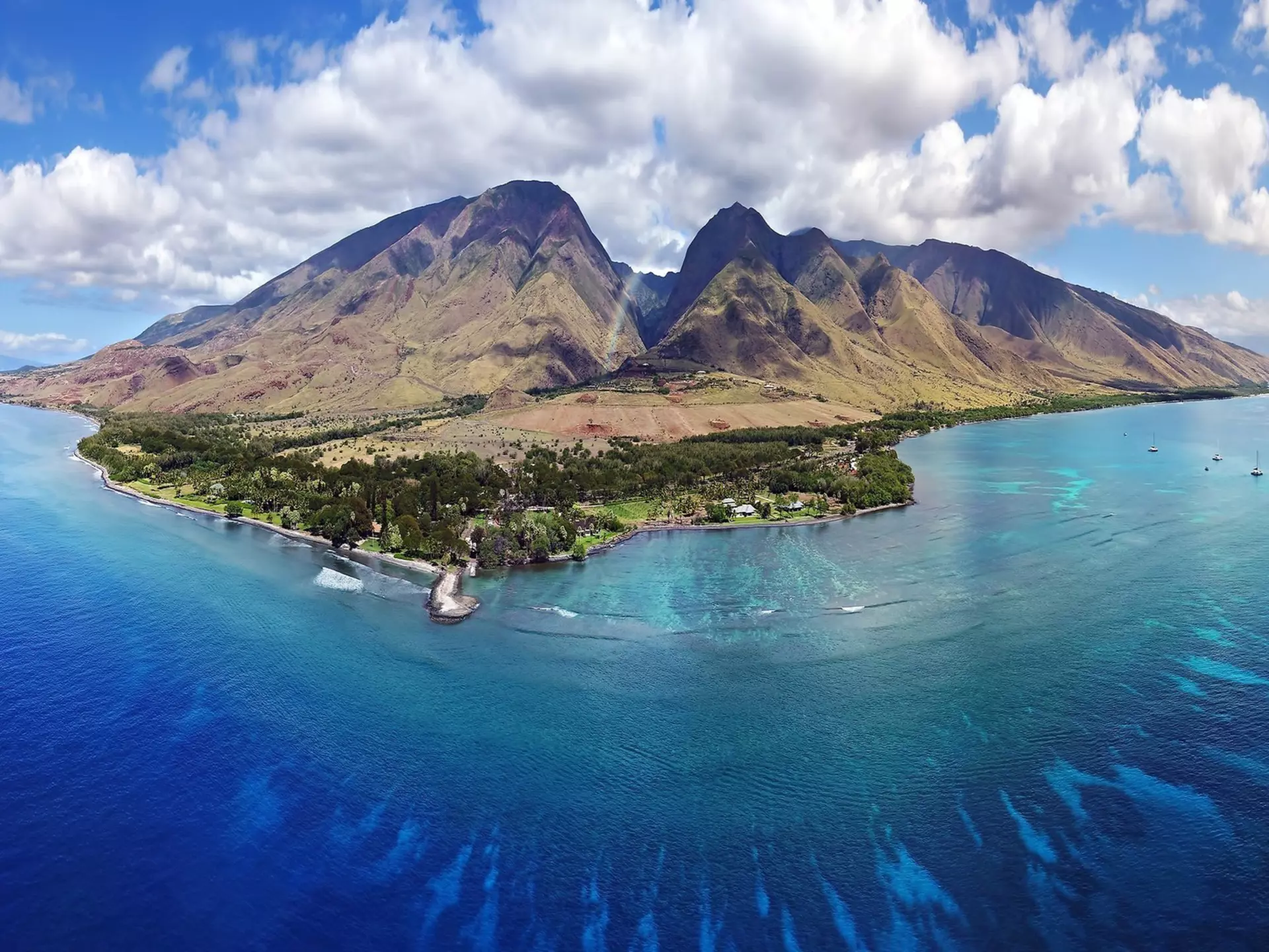 Aerial view of the island of Maui, Hawaii. ©Joe West/Shutterstock