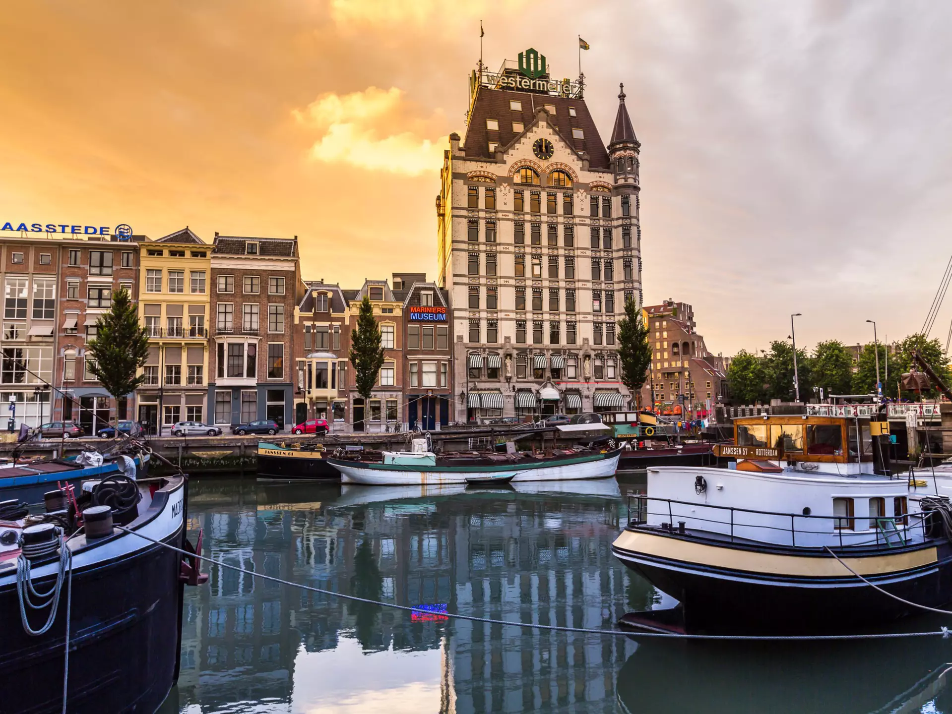 Everywhere in the Netherlands is easily accessible, like Rotterdam with its mix of architecture © Victor Maschek / Shutterstock