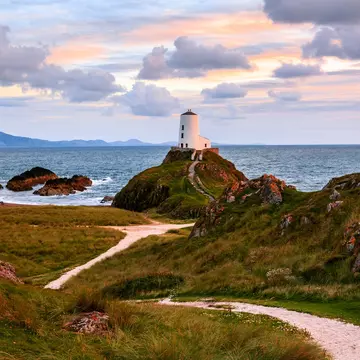 Tranquil scenery of North Wales during sunset. 