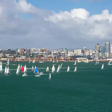 Choose the best time of year to visit Auckland with this seasonal guide © denizunlusu / Getty Images