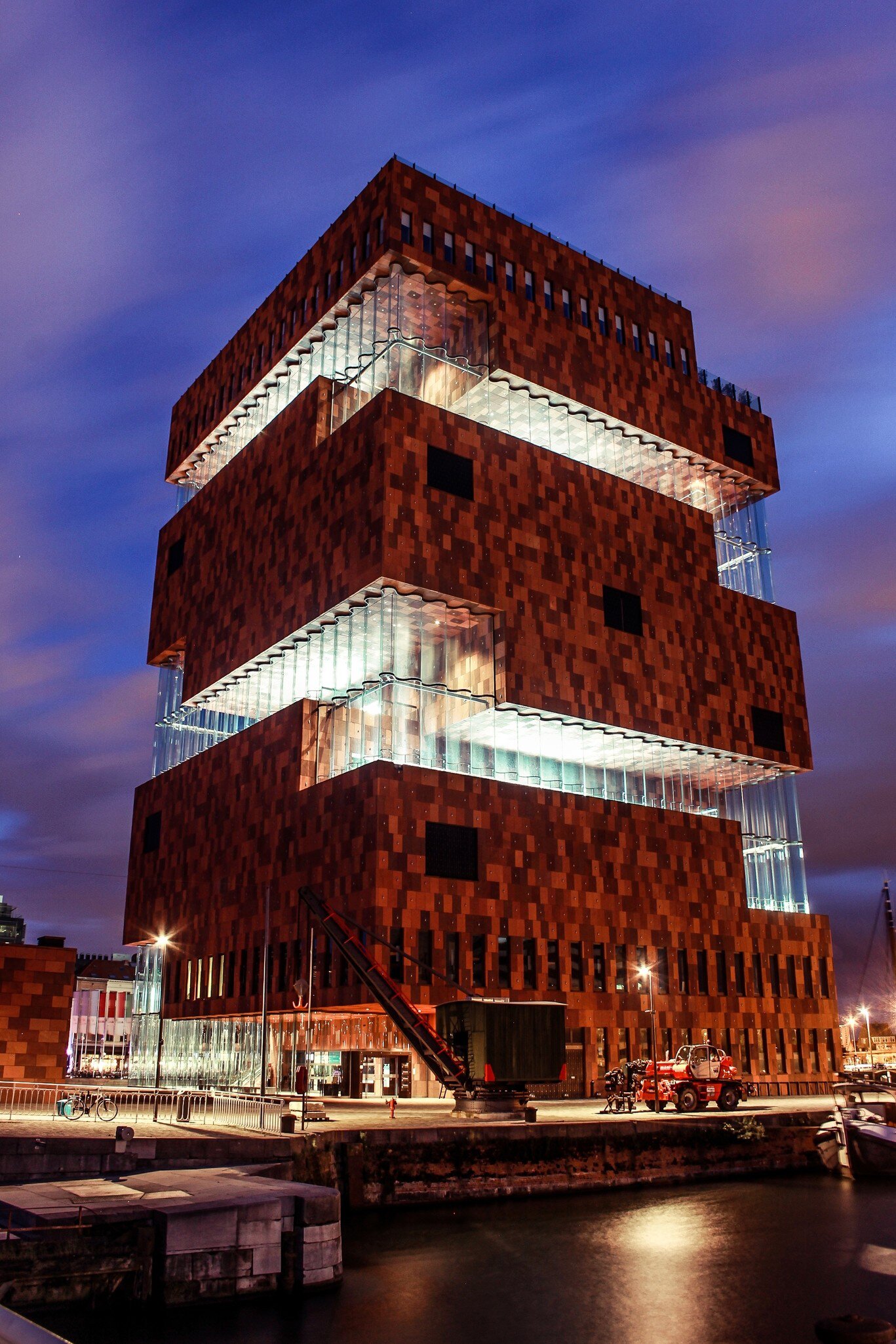 Museum aan de Stroom at night in Antwerp, Belgium.
Museum aan de Stroom, Antwerp Province, Flanders Region, Belgium, Benelux, Western Europe, Europe, Antwerp, outdoors, night, museum, travel, discovery, history, past, travel destinations, illuminated, view from below, Scheldt, river, water, building exterior, building, architecture, crane, industrial equipment, machine, modern architecture, nobody