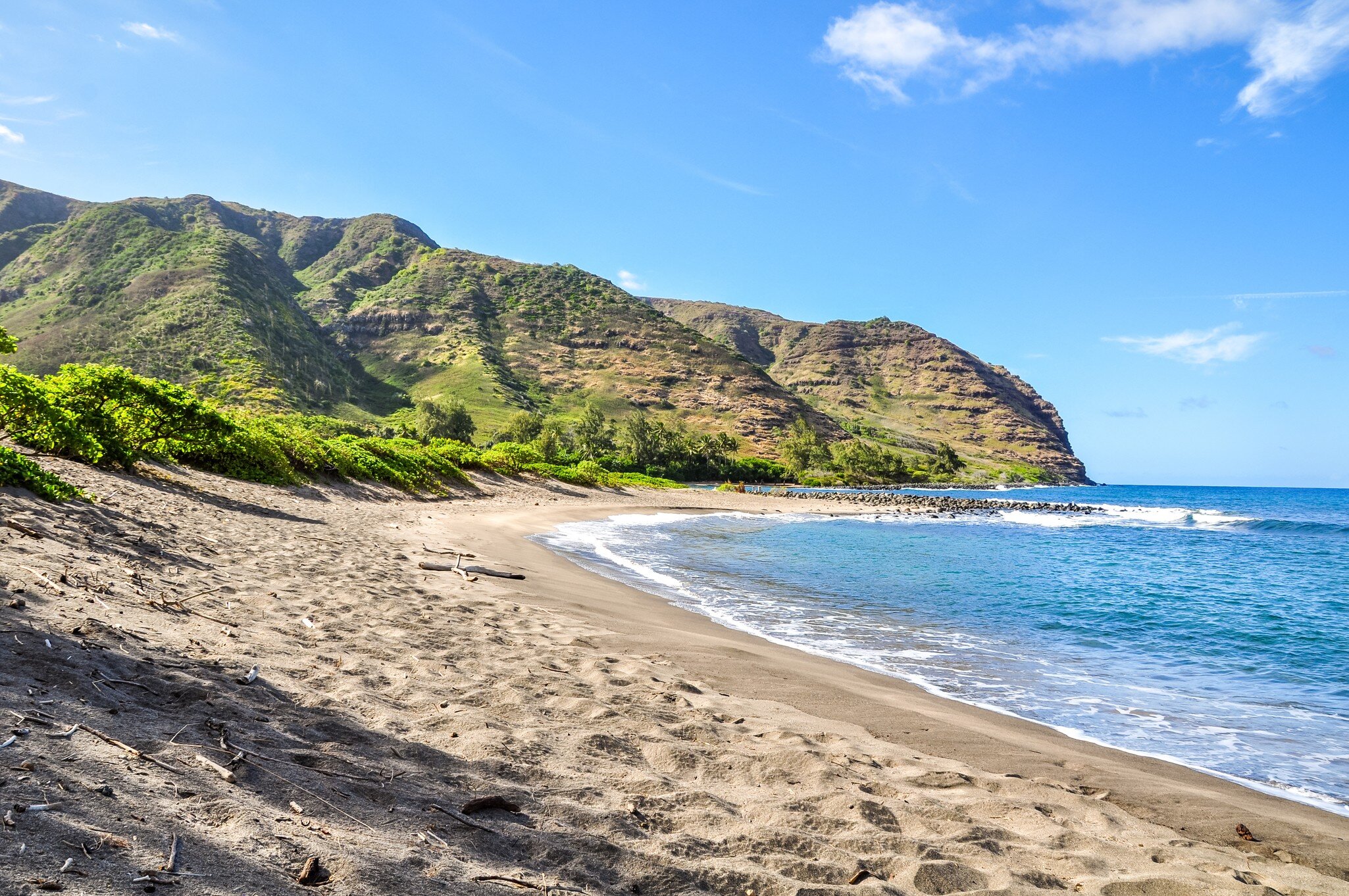 Beautiful view of Halawa Beach Park and the Halawa Valley on the remote island of Molokai (Moloka'i), Hawaii, USA.Two beaches, Kamaalaea and Kawili, are located in the bay. Popular tourist attraction.