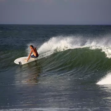 Surfing tropical waves at Pottuvil Point