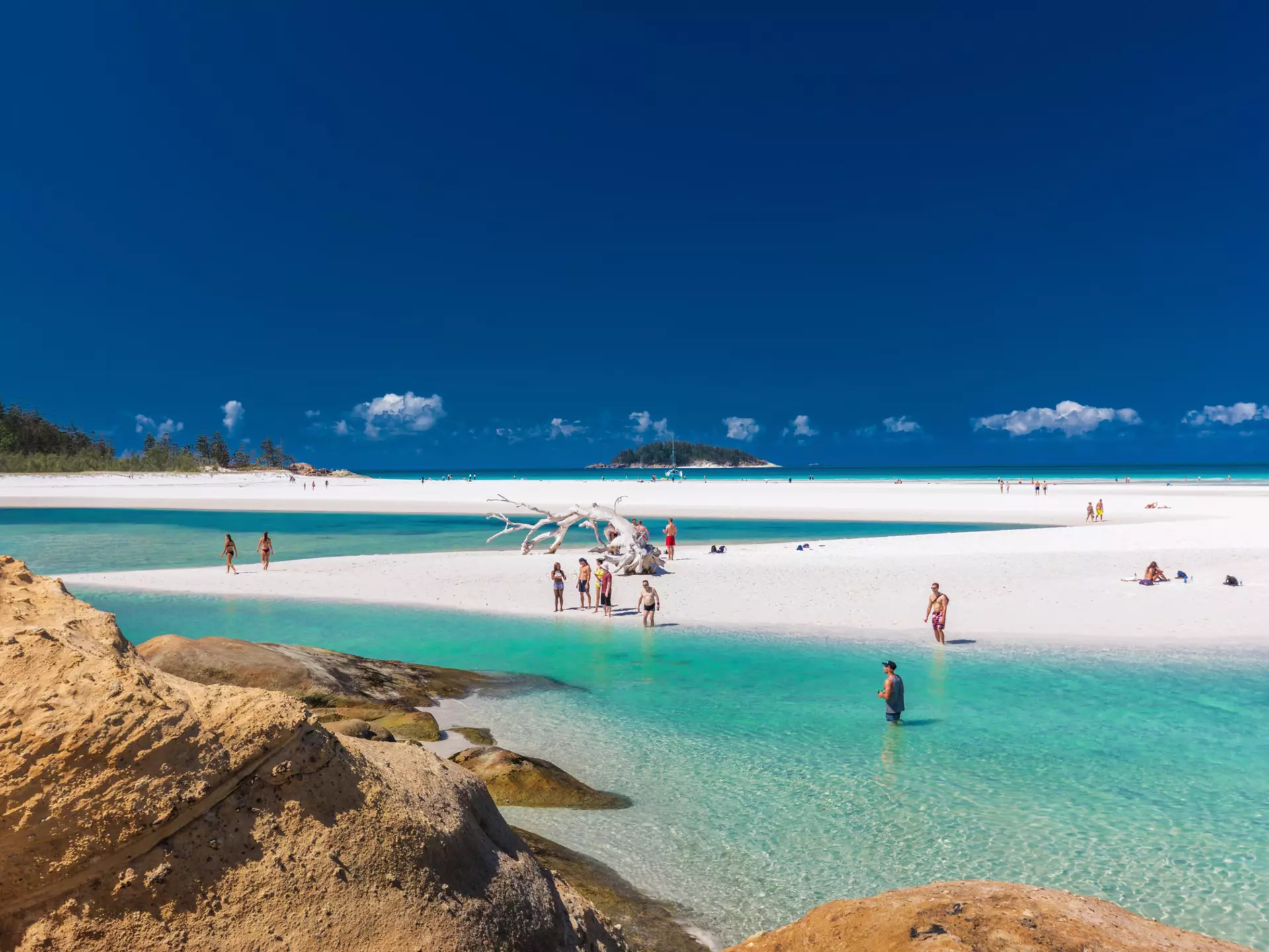 Amazing Whitehaven Beach in the Whitsunday Islands, Queensland, Australia 