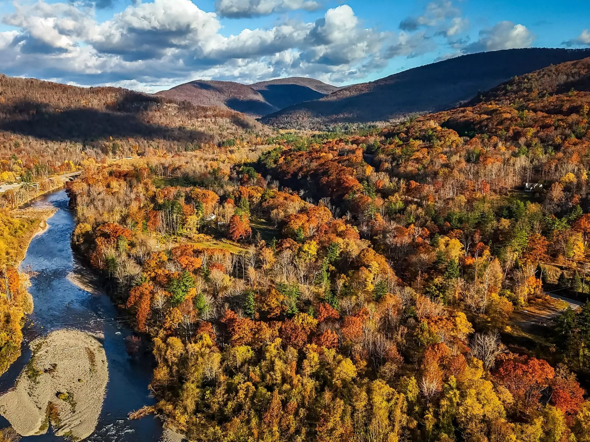 Fall foliage in the Catskill Mountains, New York State. Photo Spirit/Shutterstock
