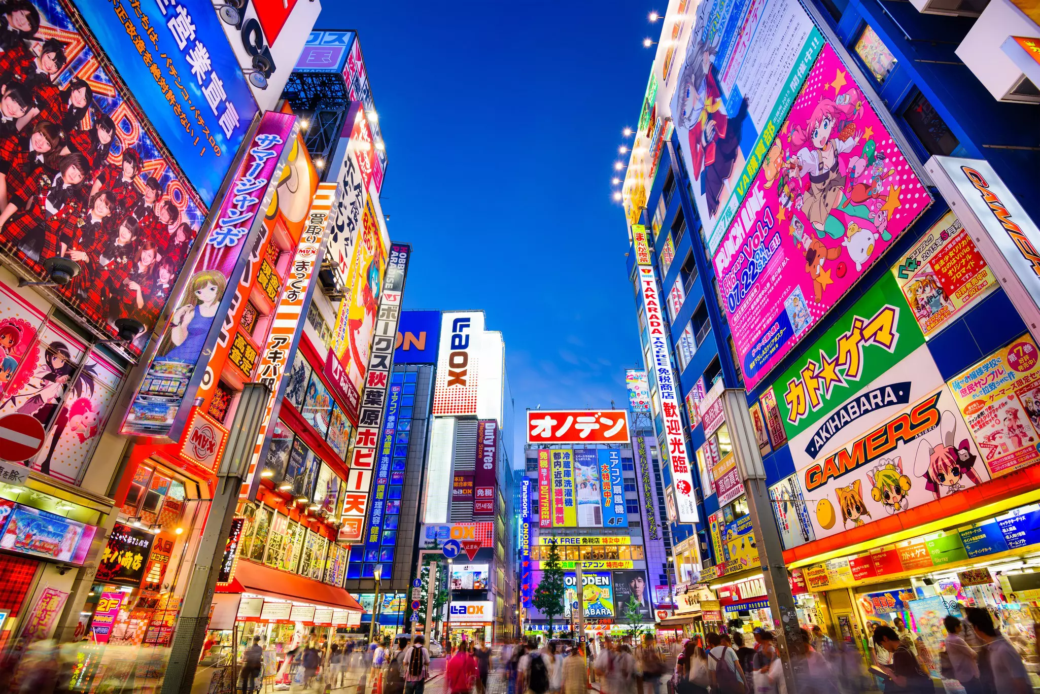 Tokyo features the exhilaration of the neon lights and busy crossings of the biggest metropolis on earth © ESB Professional / Shutterstock