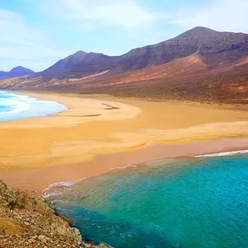 The ferries would help travelers get to the Canary Islands © lunamarina / Shutterstock