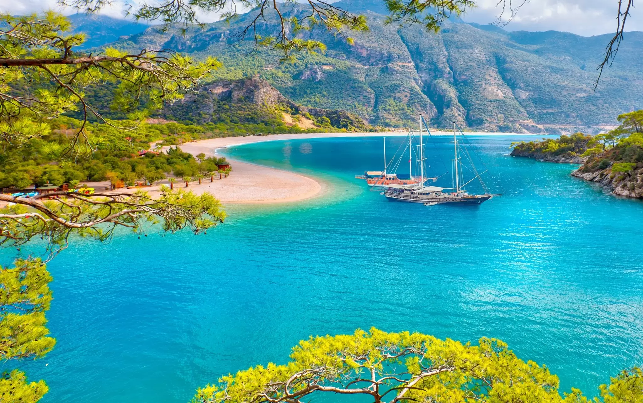 Sailing in Ölüdeniz, Türkiye. muratart/Shutterstock