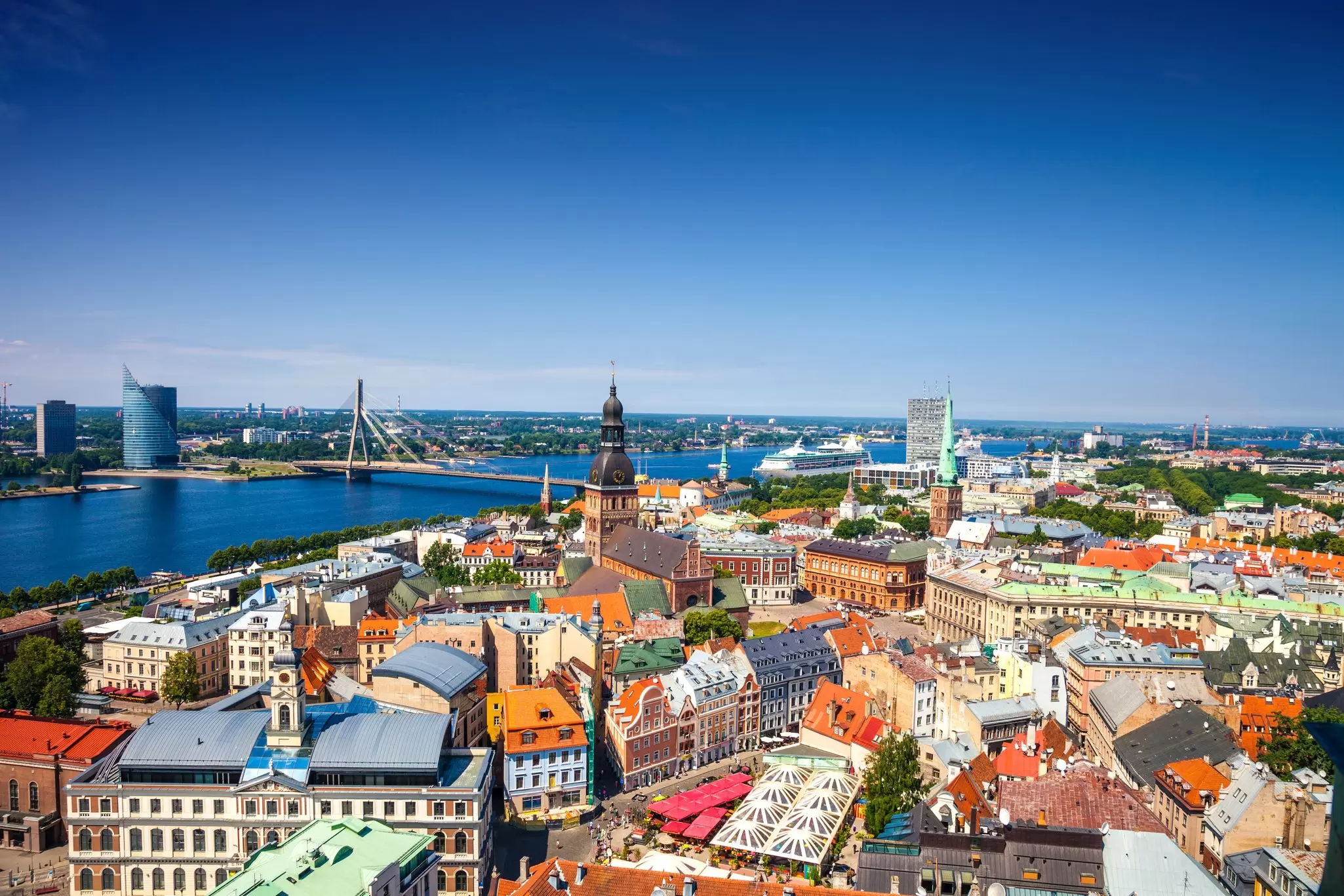 Beautiful view over Old Riga. Leonardo Patrizi / Getty Images