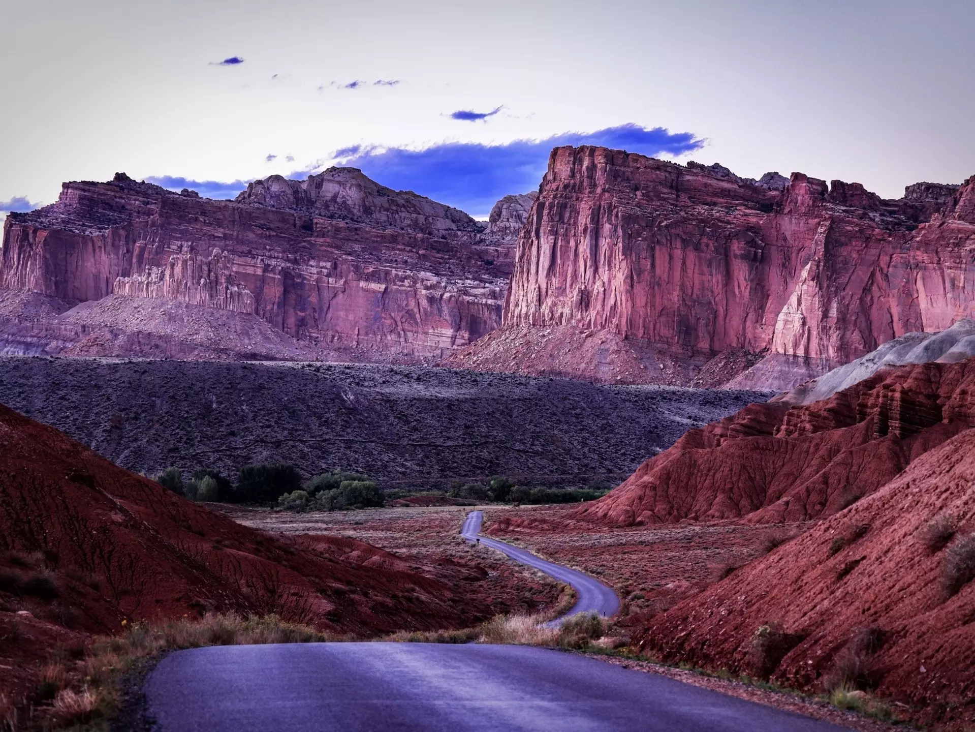 A string of unforgettable National Parks in the beautiful American Southwest is connected by miles of road and open sky © Chris Curtis / Shutterstock