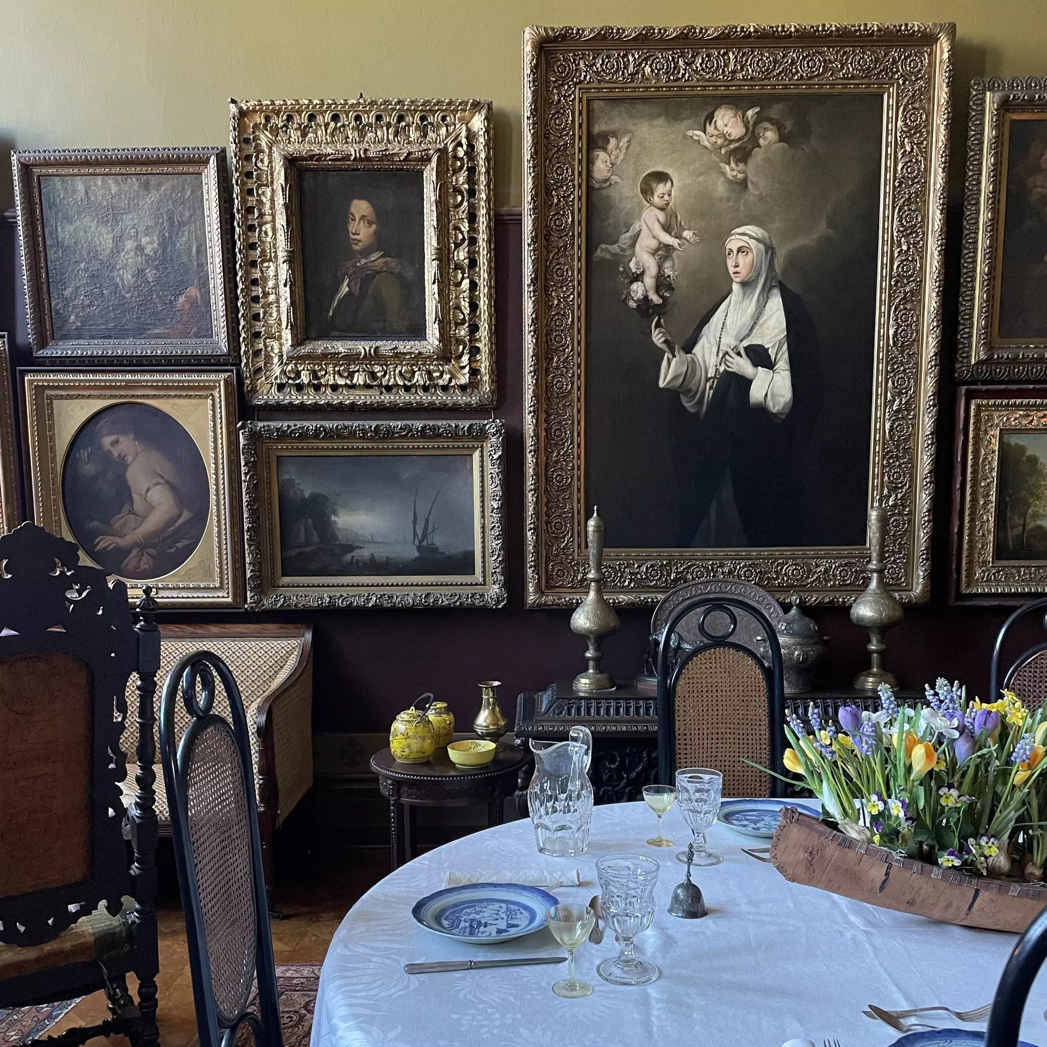 Artworks and historical artifacts on display at Olana © Laura Motta / Lonely Planet