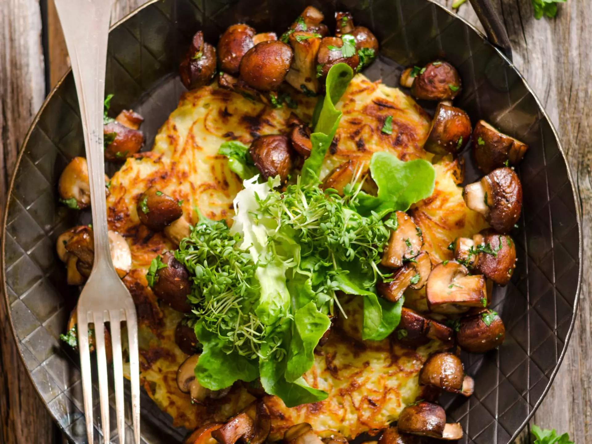 GettyImages-530071621.jpg
Fresh potato rosti in a pan with mushrooms and salad