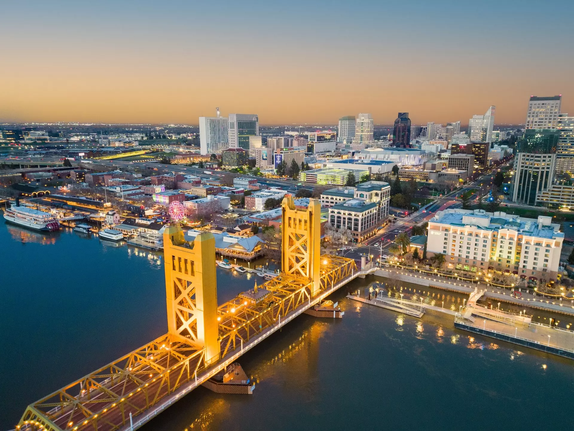 Tower Bridge and Downtown Sacramento. G3Images/Shutterstock