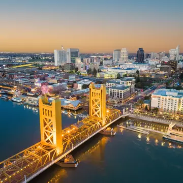 Tower Bridge and Downtown Sacramento. G3Images/Shutterstock