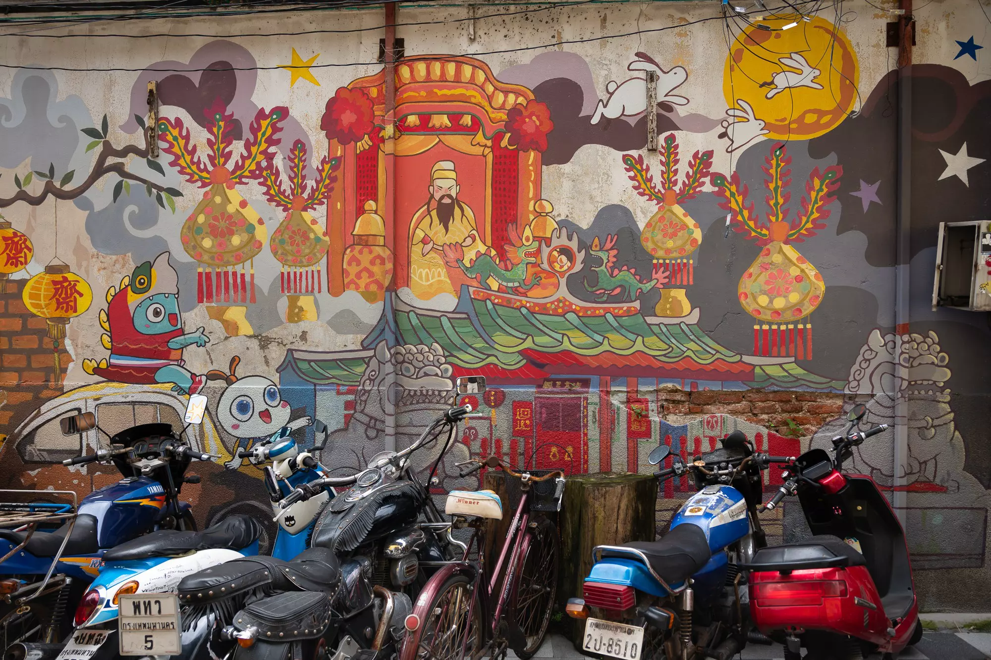 BANGKOK, THAILAND. OCTOBER 2024.
... Talat Noi
Athikhom Saengchai for Lonely Planet.