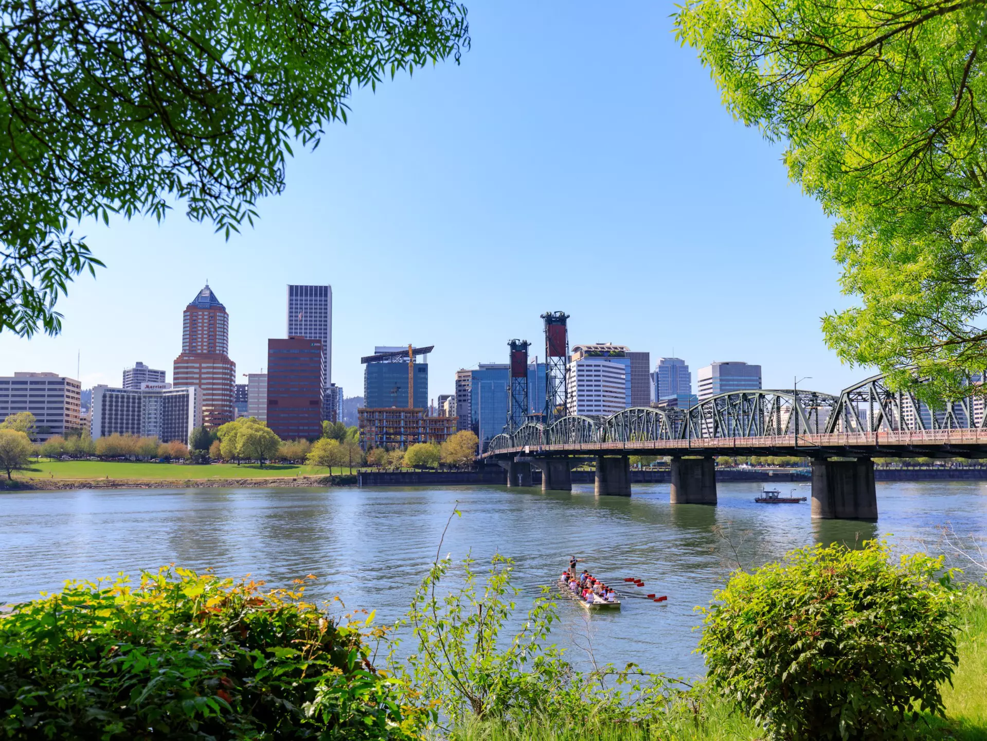 Waterfront Park with Hawthorne Bridge on the Willamette River in downtown Portland.