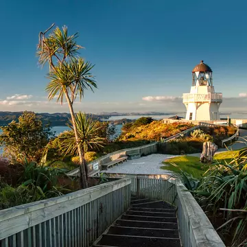 Manukau Heads Lighthouse. Hot Pixels Photography/Shutterstock