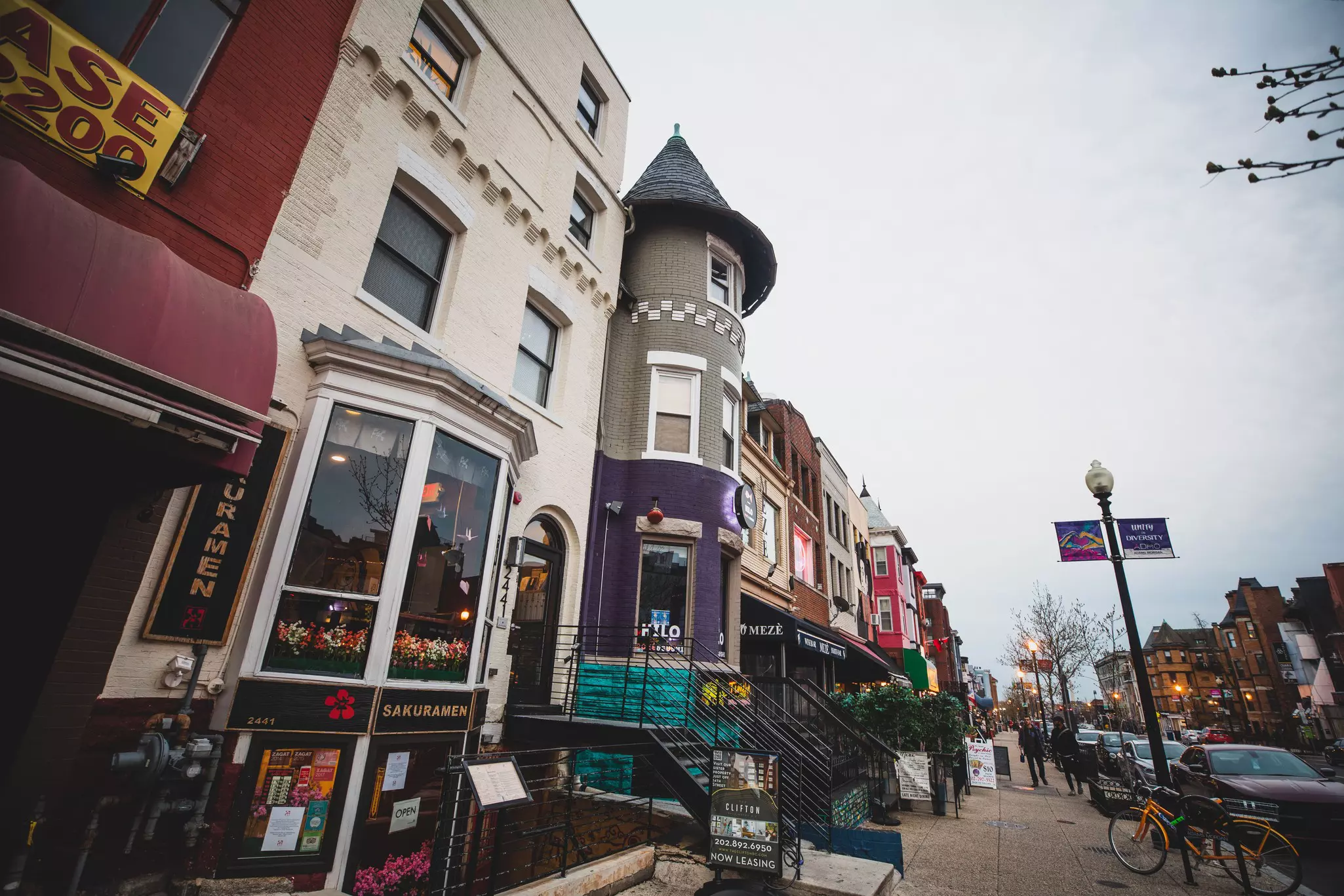 Adams Morgan is filled with colorful row houses and eclectic restaurants and shops © Nicole Glass Photography / Shutterstock