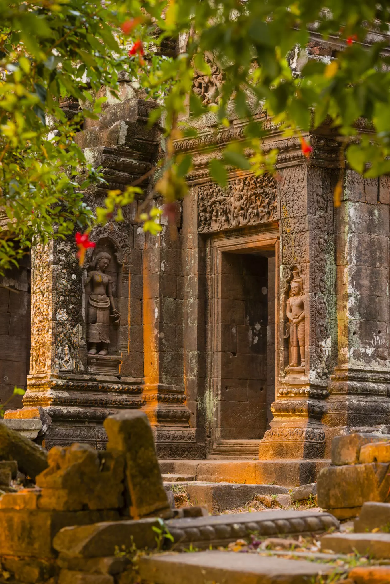 The gateway outside a temple decorated with carvings and statues of Hindu gods.