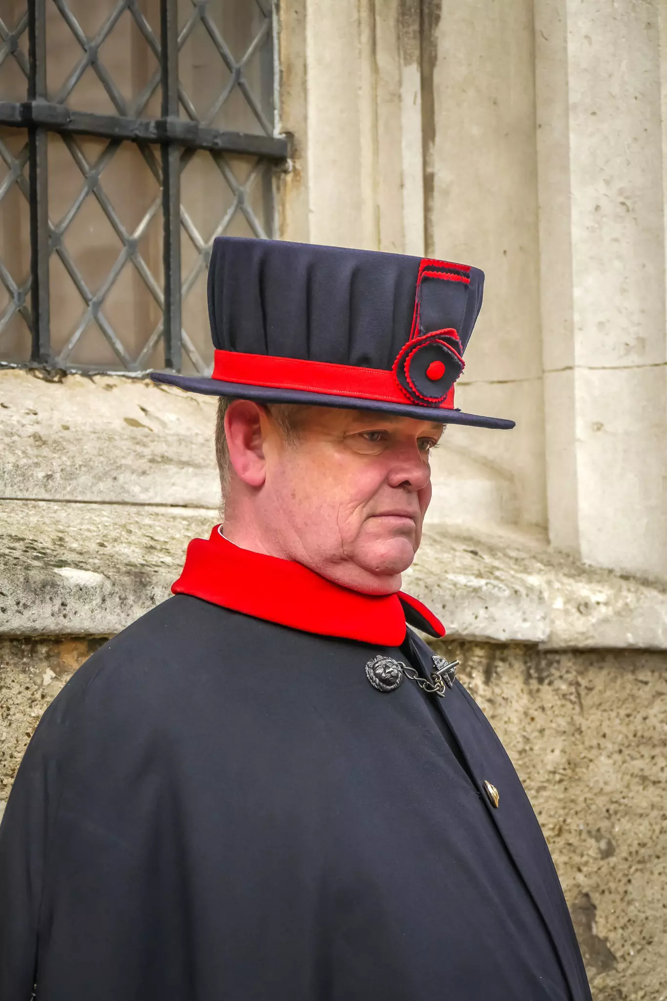 A Yeoman Warder (Beefeater) outside the Tower of London. © Sharad Raval/Shutterstock