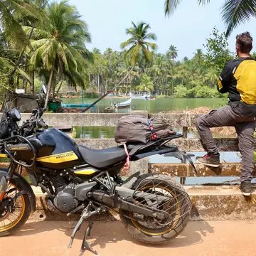 The author and his Royal Enfield Himalayan motorcycle in Goa, India. Ian Neubauer for Lonely Planet