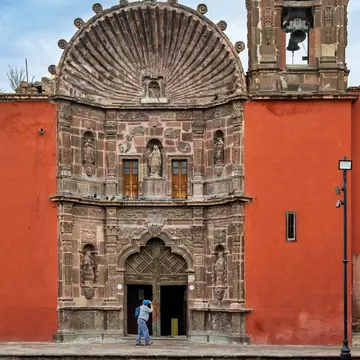 View of the ornate facade of the Templo de la Salud in San Miguel de Allende, Mexico.