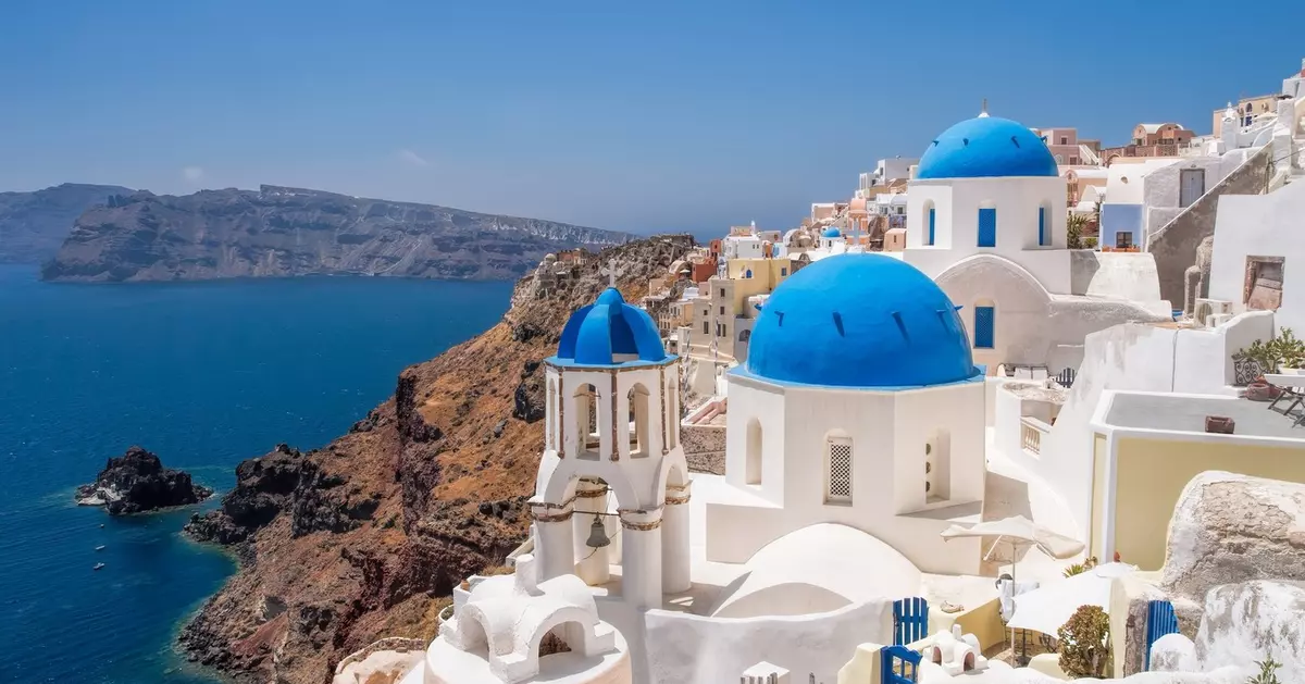 16 things to know before visiting Santorini