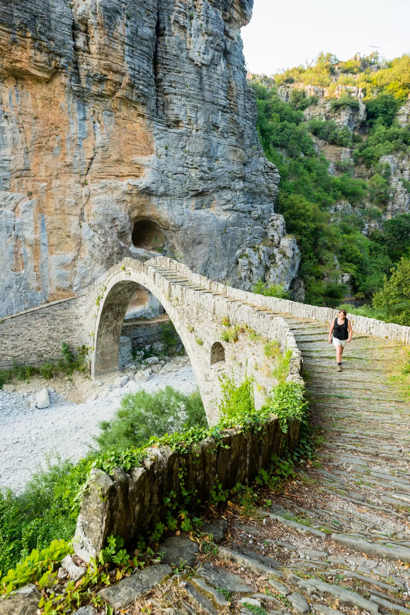 The Kontodimos bridge, one of many arched stone bridges in the region. Justin Foulkes / Lonely Planet