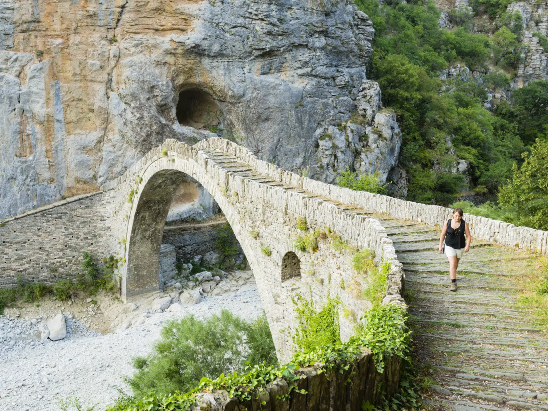 The Kontodimos bridge, one of many arched stone bridges in the region. Justin Foulkes / Lonely Planet
