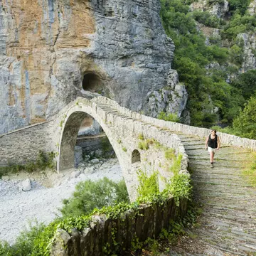 The Kontodimos bridge, one of many arched stone bridges in the region. Justin Foulkes / Lonely Planet