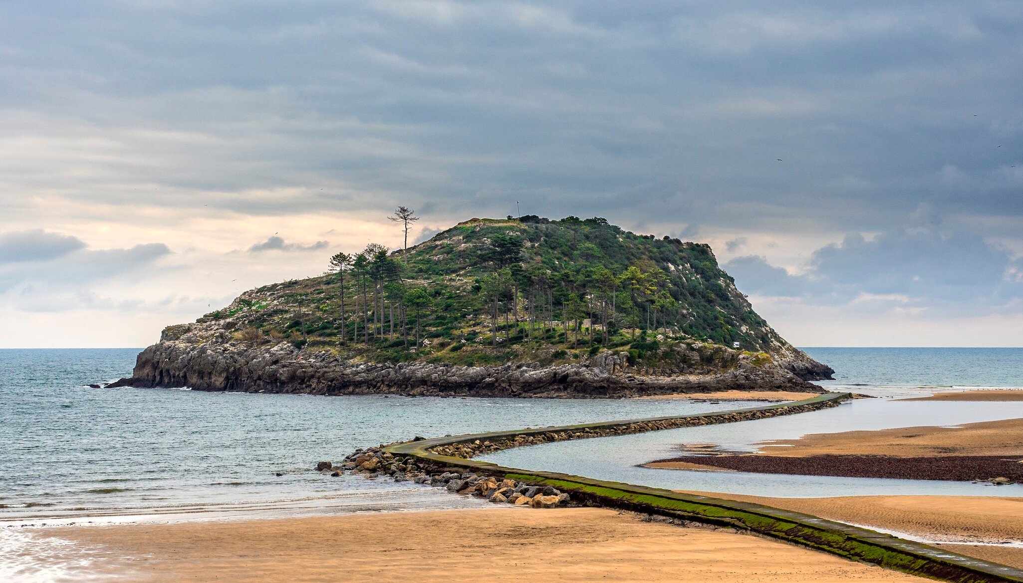 Garraitz island at Karraspio beach