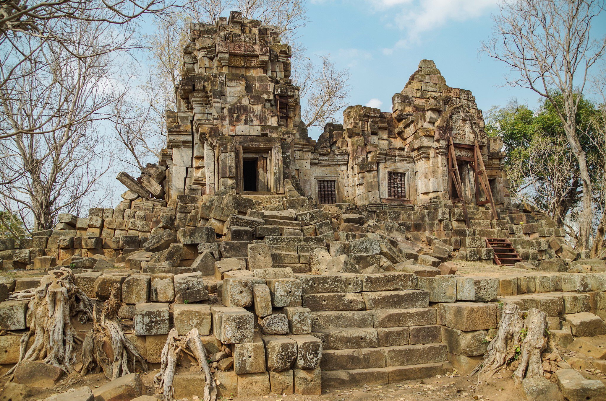 Wat Ek Phnom is an angkorian temple near Battambang city. It is a Hindu temple built in the 11th century.; north-western Cambodia, Battambang Province
