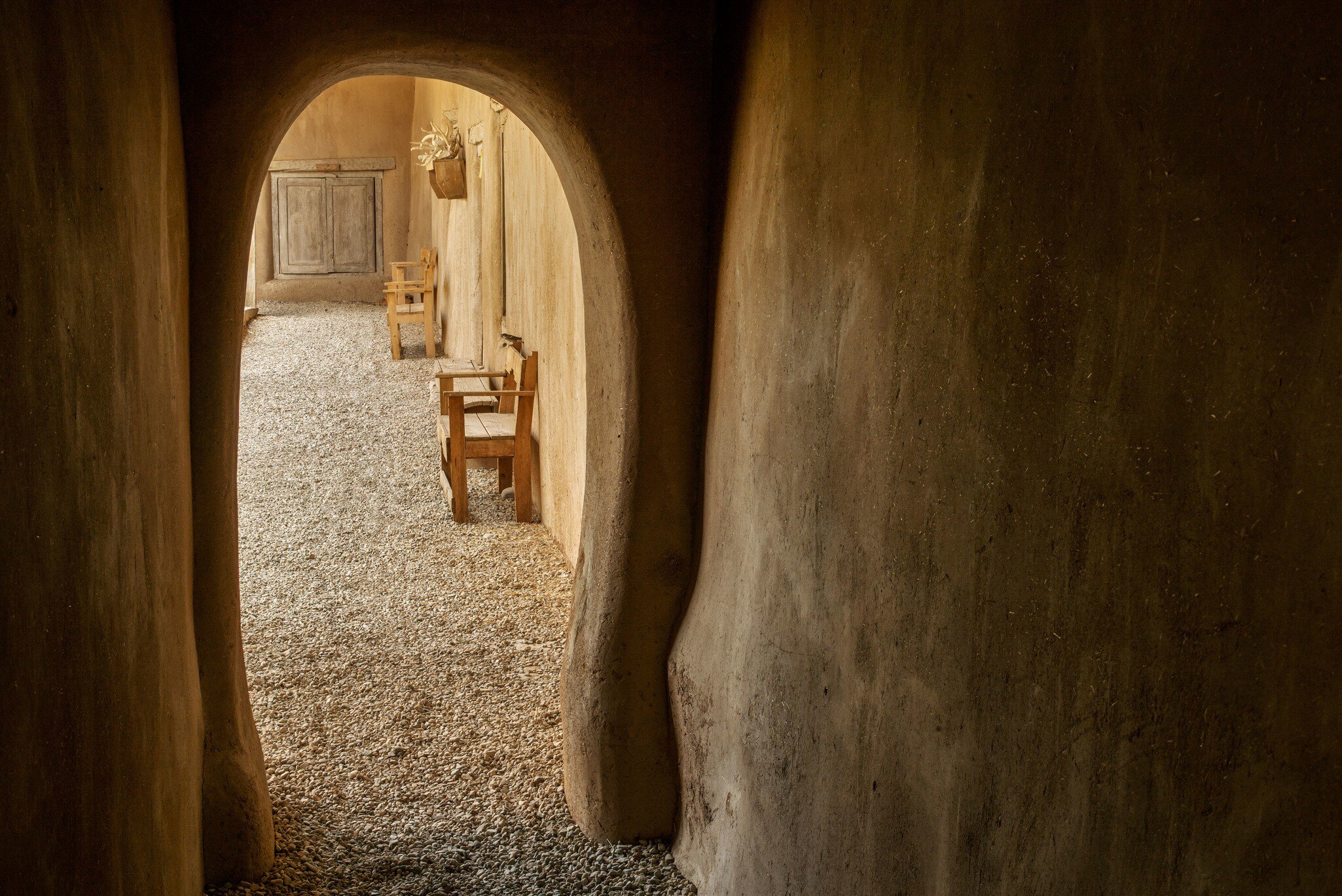 DKCPXB Arched walkway at Hacienda de los Martinez museum, Taos, New Mexico
DKCPXB
Arched, walkway, at, Hacienda, de, los, Martinez, museum, Hacienda, de, los, Martinez, arch, walkway, historical, mexican, architecture, historic, hacienda, taos, doorway, museum, desert, historical, house, historic, hacienda, adobe, bench, house, New, Mexico, desert, southwest
**RIGHTS MANAGED** uploaded for use on the LP app Arched walkway at Hacienda de los Martinez museum, Taos, New Mexico