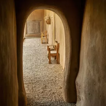 DKCPXB Arched walkway at Hacienda de los Martinez museum, Taos, New Mexico
DKCPXB
Arched, walkway, at, Hacienda, de, los, Martinez, museum, Hacienda, de, los, Martinez, arch, walkway, historical, mexican, architecture, historic, hacienda, taos, doorway, museum, desert, historical, house, historic, hacienda, adobe, bench, house, New, Mexico, desert, southwest
**RIGHTS MANAGED** uploaded for use on the LP app Arched walkway at Hacienda de los Martinez museum, Taos, New Mexico